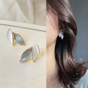Contemporary Pearl Leaf Style Earring